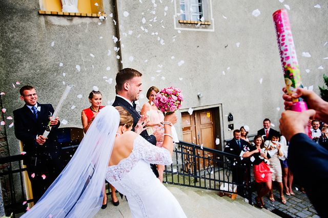 Trudne momenty do fotografowania podczas ślubu – jak sobie z nimi poradzić? [poradnik] 10