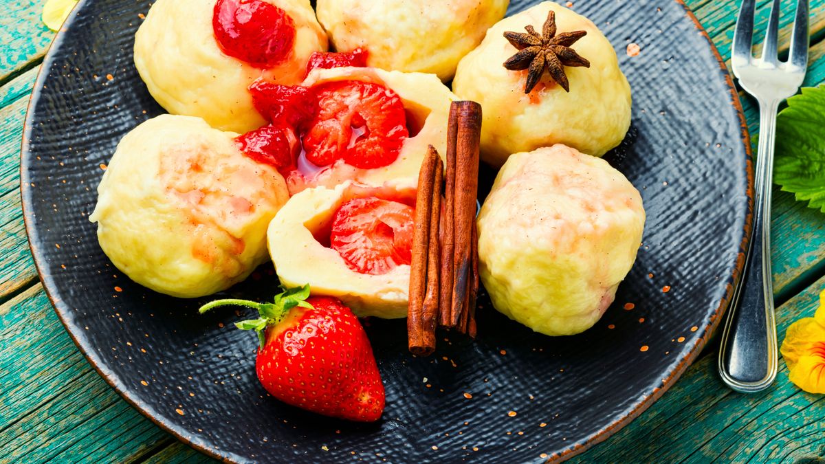 Knedle z dodatkiem twarogu są delikatniejsze. 