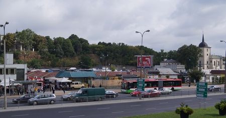 Lublin. Policjanci weszli na targowisko przy ul. Ruskiej. Znaleźli nielegalne papierosy