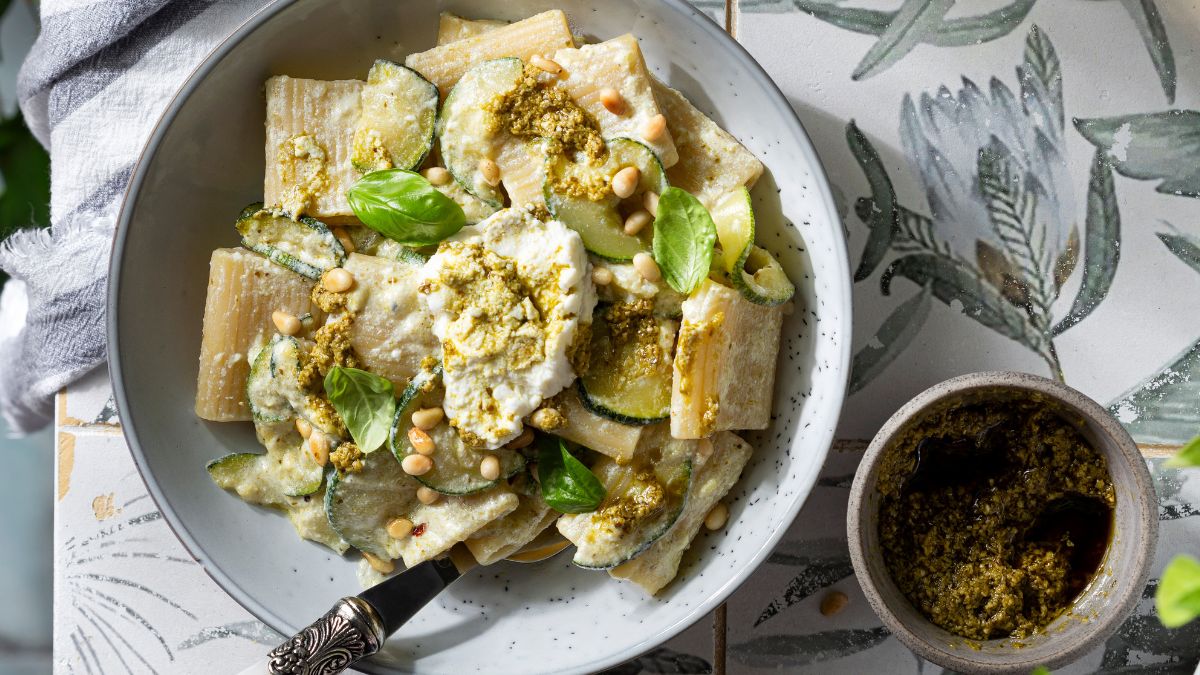 Kremowy makaron z cukinią.