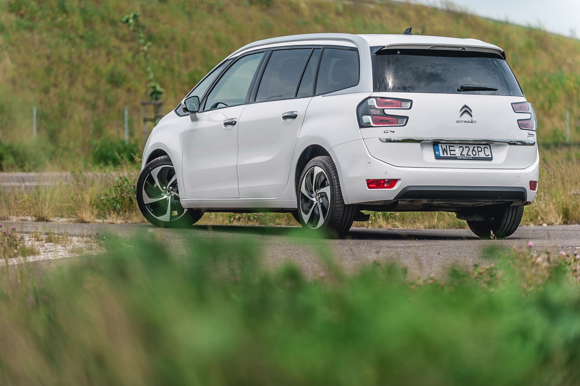 Citroen Grand C4 Picasso - widok 3/4 tył