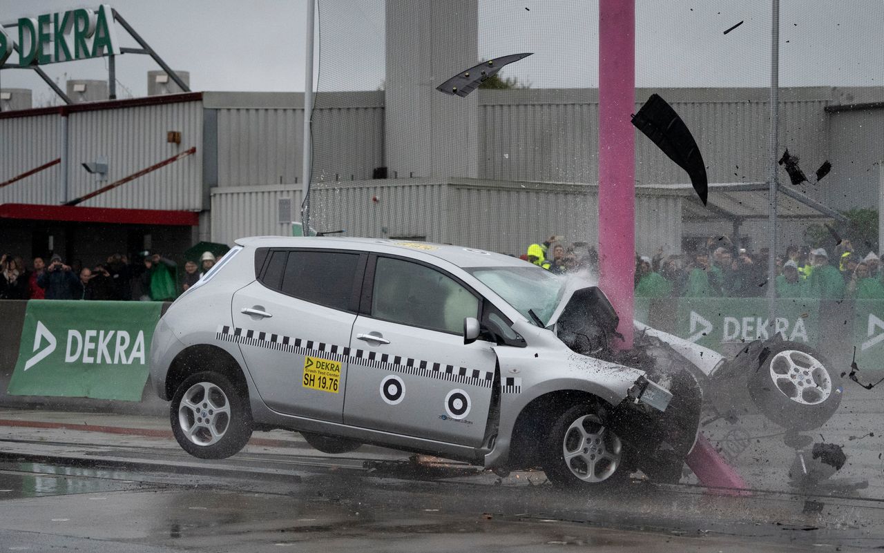 Nissan Leaf podczas testu zderzeniowego Dekry