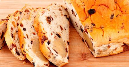 Krentenbollen – jak zrobić pyszne holenderskie bułki z rodzynkami?