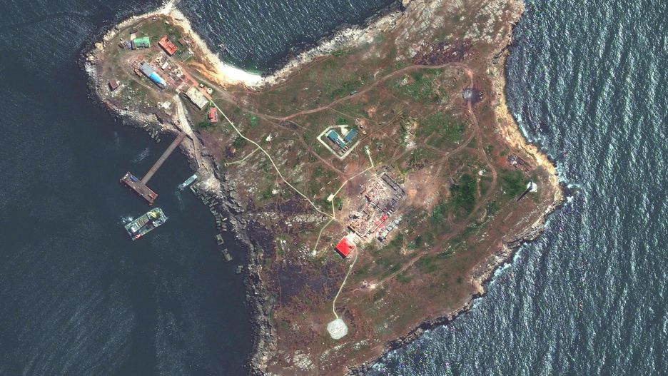 Wojna w Ukrainie - zdj?cia satelitarne
This satellite image released by Maxar Technologies on May 12, 2022, shows an overview of destroyed buildings on Snake Island, belonging to Ukraine located in the Black Sea, near the Danube Delta, on May 12, 2022. (Photo by Satellite image ?2022 Maxar Technologies / AFP) / RESTRICTED TO EDITORIAL USE - MANDATORY CREDIT "AFP PHOTO / Satellite image ?2022 Maxar Technologies" - NO MARKETING - NO ADVERTISING CAMPAIGNS - DISTRIBUTED AS A SERVICE TO CLIENTS
-