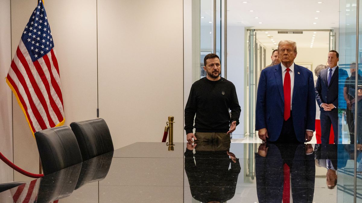 NEW YORK, NEW YORK - SEPTEMBER 27: Ukrainian President Volodymyr Zelensky and Republican presidential nominee, former U.S. President Donald Trump, gather for a meeting on September 27, 2024 in New York City. The meeting coincides with President Zelensky's visit to New York for the United Nations General Assembly. (Photo by Alex Kent/Getty Images)