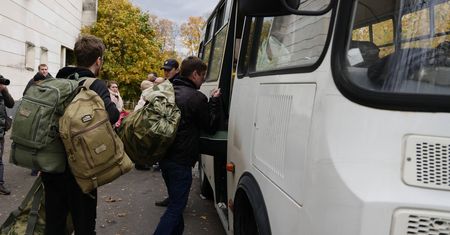 Otrzymują to razem z wezwaniem do wojska. Tak Rosja "dba" o żołnierzy