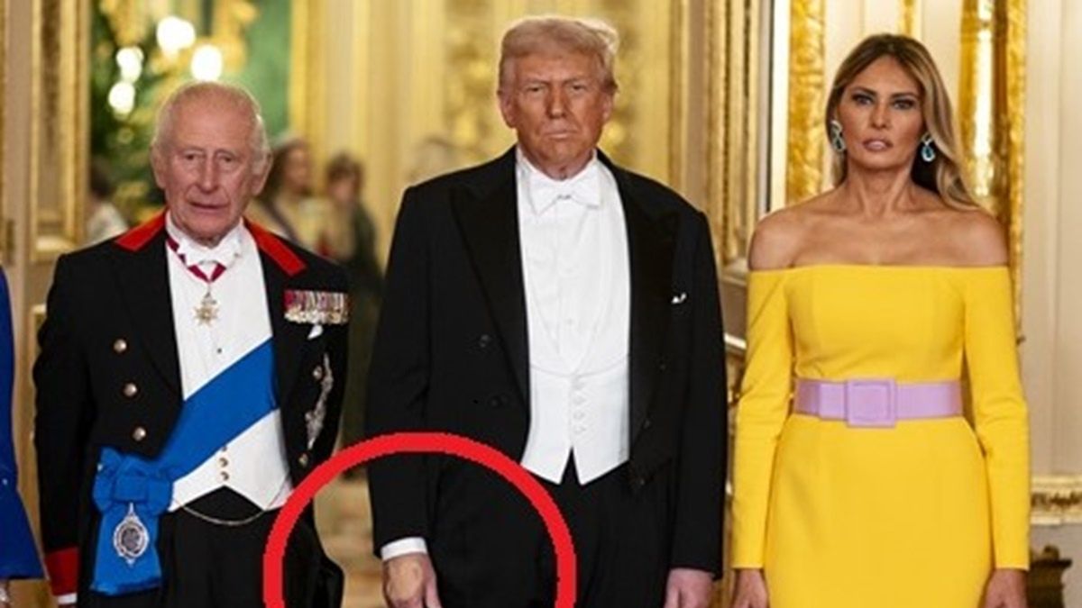 Dłoń Trumpa w centrum uwagi.