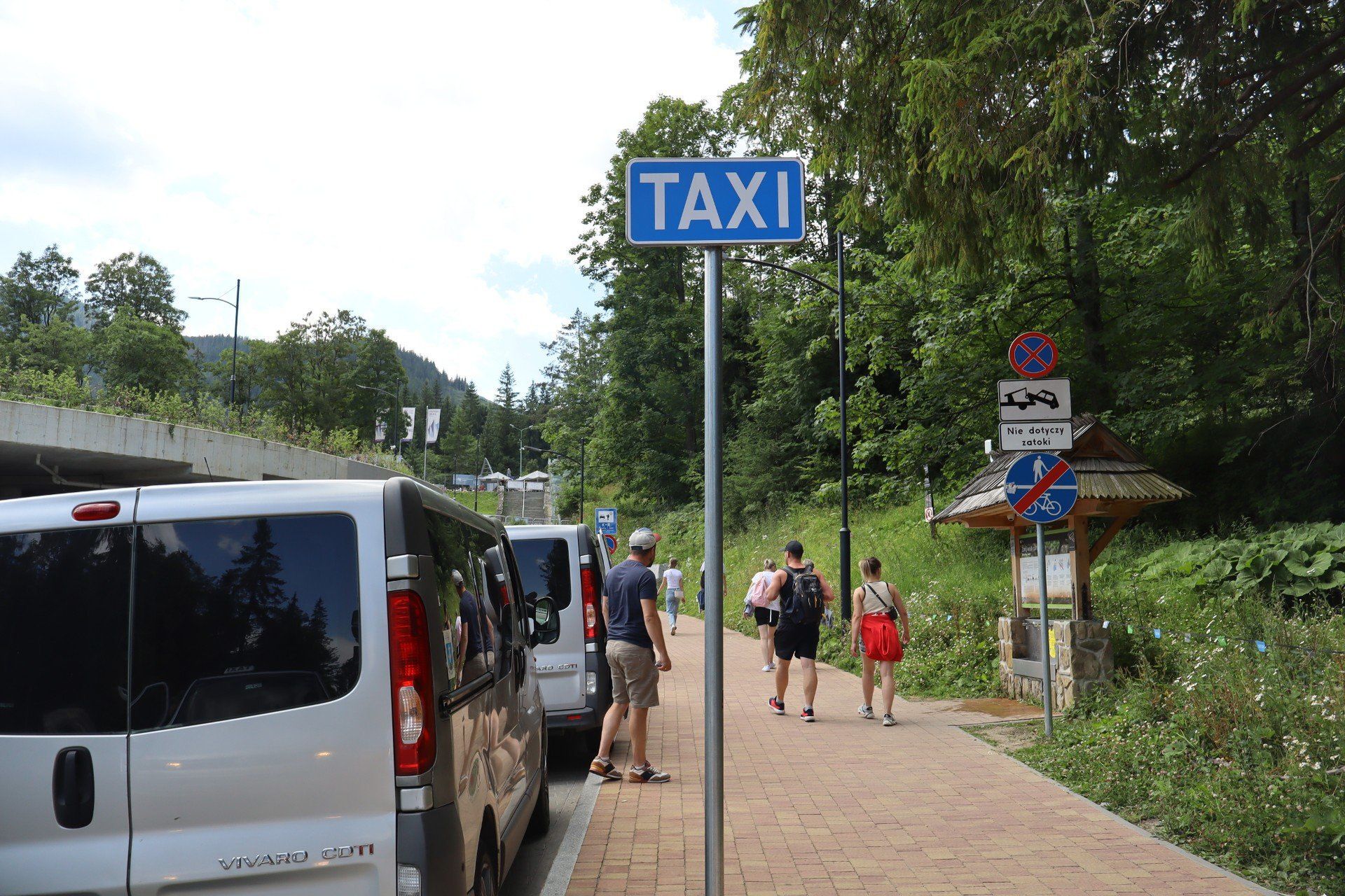 Postój taksi w Kuźnicach