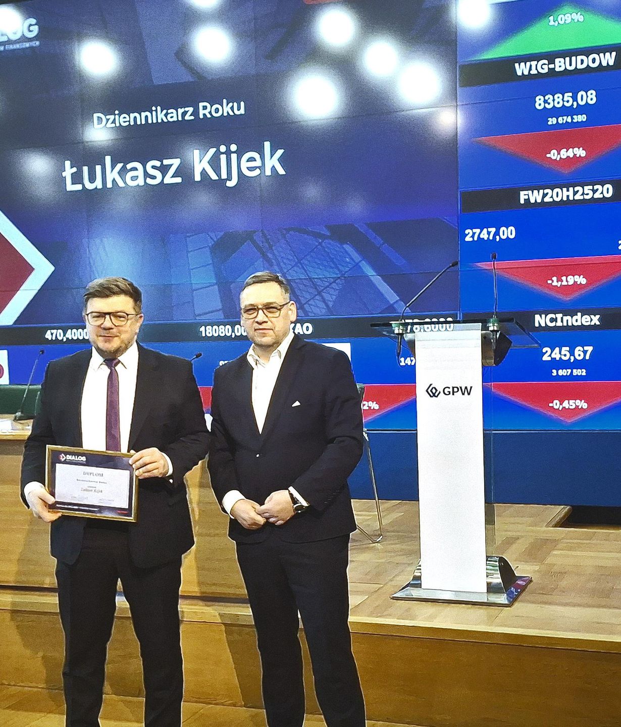 Łukasz Kijek z Nagrodą Dziennikarza Roku