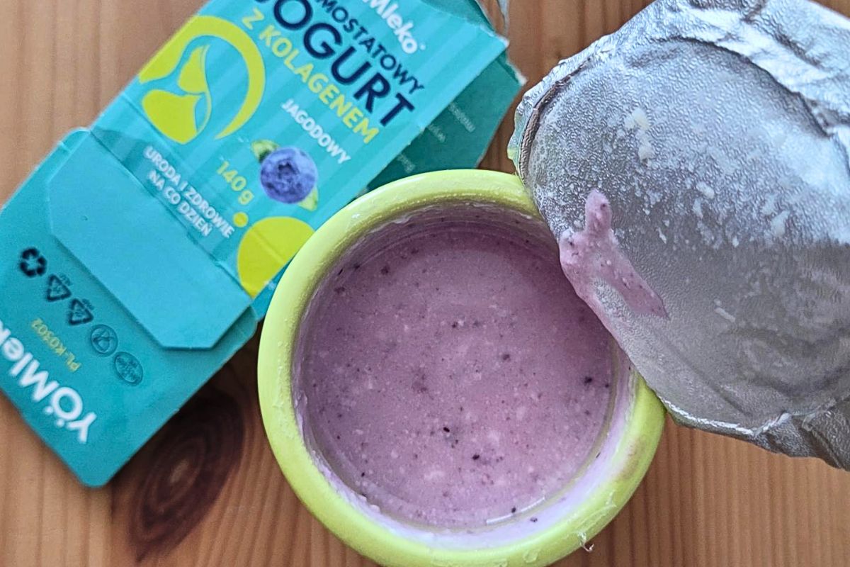 Jogurt termostatowy z kolagenem o smaku jagodowym