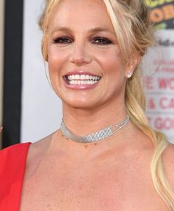 Britney Spears w samych butach i majtkach. "Taka się urodziłam, naga"