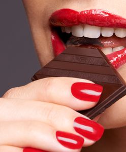 Dlaczego warto jeść gorzką czekoladę? Chroni przed poważnymi chorobami
