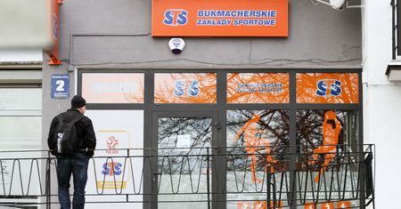 Znany bukmacher ukarany. Odpowiada na zarzuty