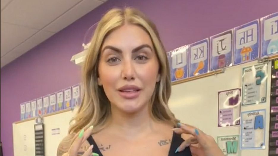 Nauczycielka pokazała swój strój do pracy, jeden szczegół ubioru wywołał ogromną burzę