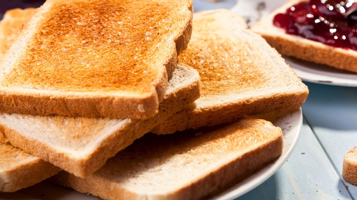 Chleb tostowy nie jest zbyt dobrym wyborem na śniadanie