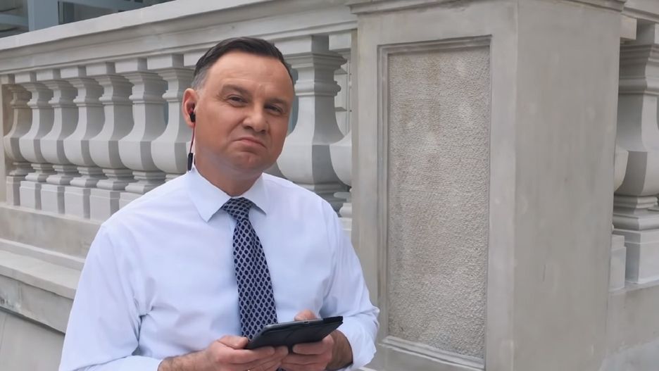 Występ prezydenta Andrzeja Dudy w #Hot16Challenge2 jest bardzo popularny na YouTube