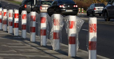 Słupki i podwyższenia na ścieżkach to mniejsze zło. Na razie zdają egzamin