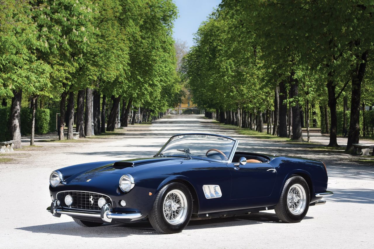 Ferrari 250 GT California z 1961 wystawiona na aukcji [galeria zdjęć]