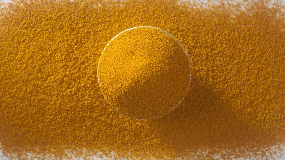 Kurkuma wykazuje liczne właściwości zdrowotne, ale przedawkowana może zaszkodzić