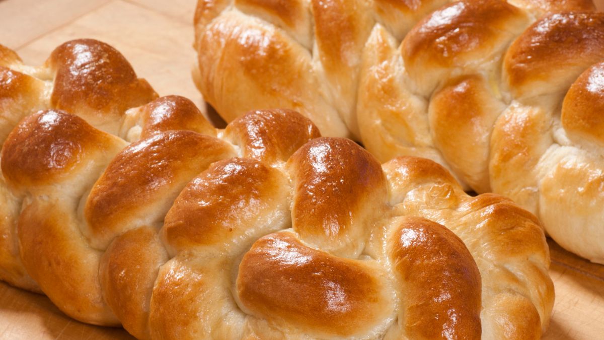 Z czerstwej chałki przygotuj pyszny deser 