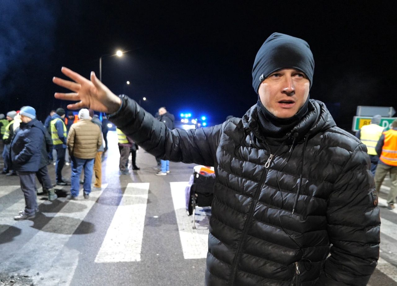 Protest na granicy w Dorohusku. Na fot. Hubert Ojdana, który odbiera pogróżki od osób z Ukrainy