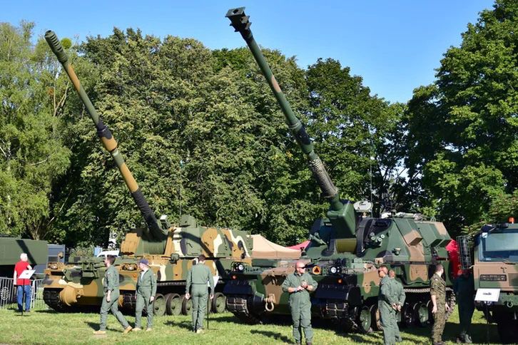 Polskli AHS Krab i połodniowokoreański K9 Thunder.