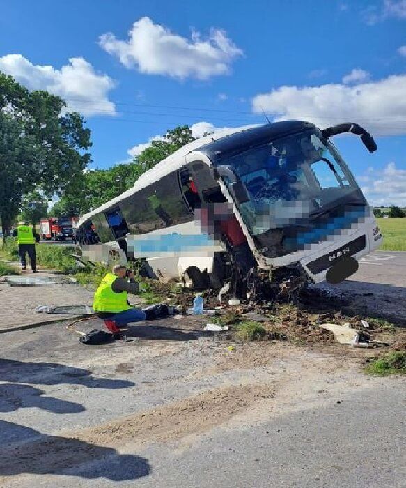Wypadek autokaru - akcja ratownicza