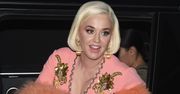Katy Perry w różowym wdzianku. Ciążowy brzuch coraz większy