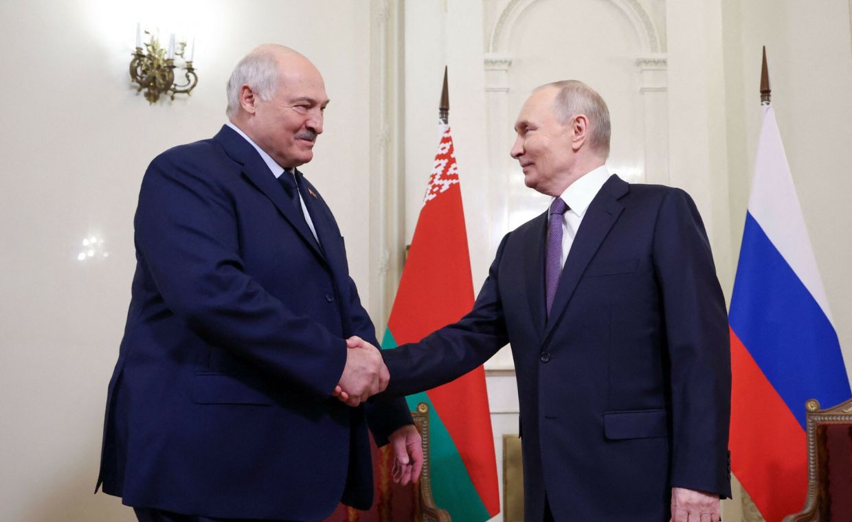 Spotkanie Łukaszenki i Putina w Petersburgu. Prezent i rozmowy o integracji