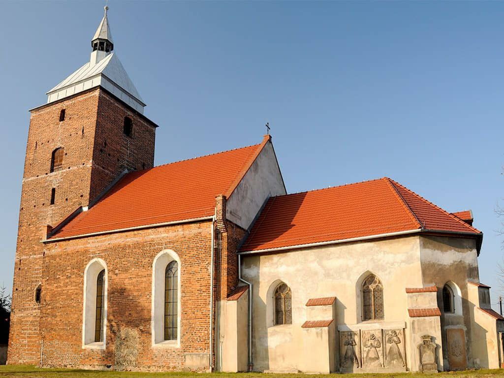 Legnica. Dar Klausa Mühlichen dla kościoła w Rosochatej. Naczynia liturgiczne wróciły do domu