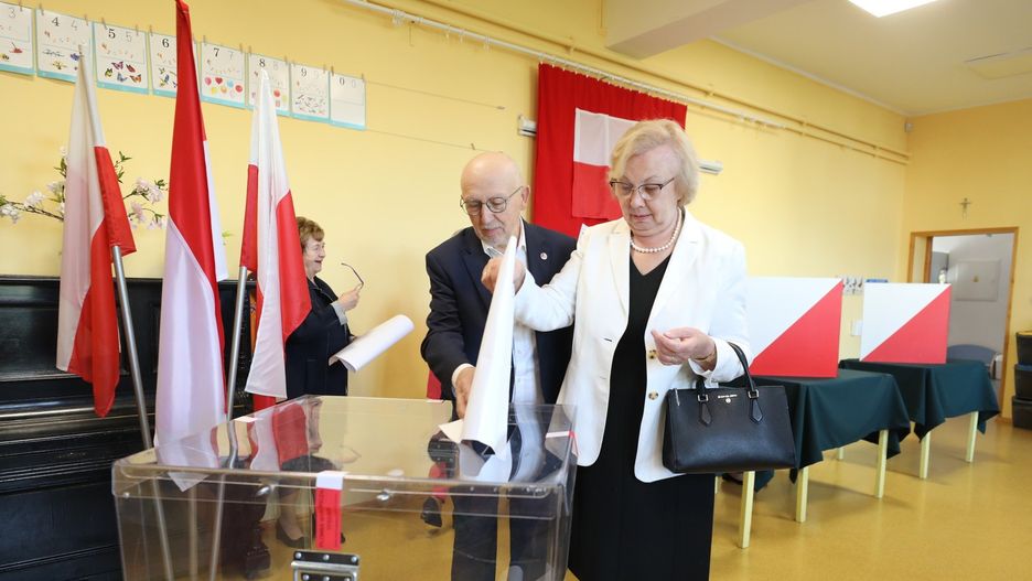 Małgorzata Mańka-Szulik w czasie głosowania w kwietniu 2024 roku