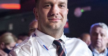 Jak Łukasz Mejza postanowił zarobić na cierpieniu