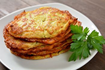 Dodaj to do placków ziemniaczanych. Będą złociste i lekkie jak nigdy