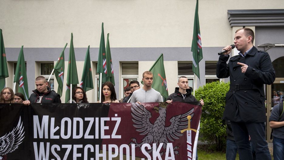 Adam Andruszkiewicz na manifestacji Młodzieży Wszechpolskiej w 2015 roku