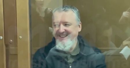 Szalony śmiech Girkina. Tak zareagował na wyrok w rosyjskim sądzie