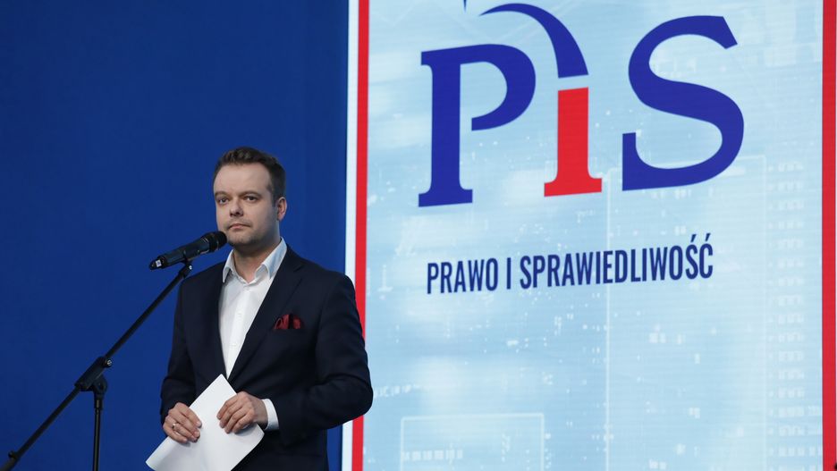 Rafa� Bochenek
Warszawa, 16.02.2024. Rzecznik PiS Rafa� Bochenek na konferencji prasowej w siedzibie PiS w Warszawie, 16 bm. (aldg) PAP/Tomasz Gzell
Tomasz Gzell
konferencja, PiS, polityk, polityka, prasowa