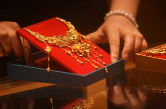 Złoto bije kolejne rekordy. Eksperci przewidują dalsze wzrosty