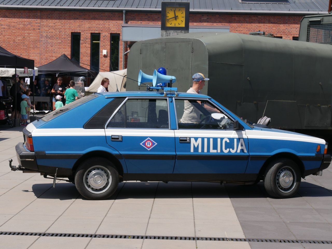 Dmuchańce, eksperymenty i retro pojazdy! Lato w Zajezdni połączyło naukę z zabawą i poznawaniem historii