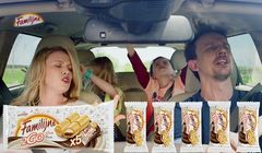 Rodzinne chrupanie i śpiewanie reklamuje wafelki Familijne 2GO (wideo)