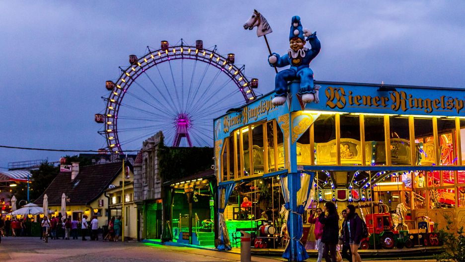 W wyniku awarii karuzeli dwie osoby trafiły do szpitala (zdjęcie ilustracyjne)