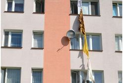 Pomorskie. Złodziej uciekał przed policją po linie z prześcieradeł. Sprytny plan jednak się nie powiódł