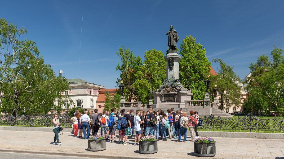 Kilkudniowe wycieczki szkolne to nie urlop - przypominają nauczyciele