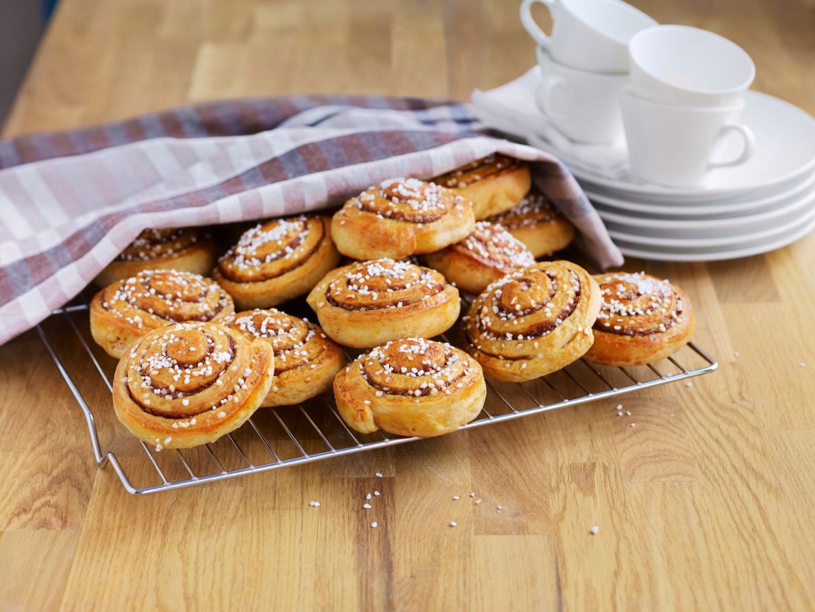 Kanelbullar - szwedzkie cynamonowe bułeczki do kawy