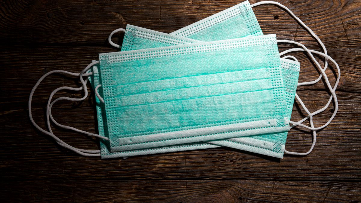 Firmy i osoby prywatne przekazują szpitalom środki ochrony 