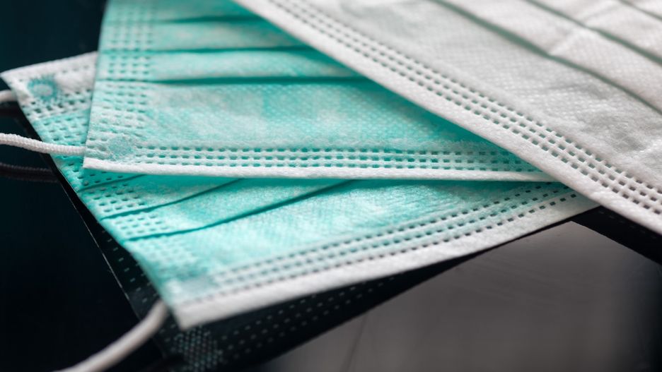 Koronawirus. Warszawa. Społeczność wietnamska przekazała maseczki dzielnicy Śródmieście.