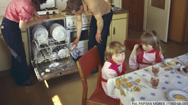 Życie rodzinne na wsi w 1980 roku - według Polskiej Agencji Prasowej.