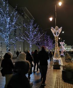 Warszawa gotowa na święta. Świąteczna iluminacja zachwyca przechodniów