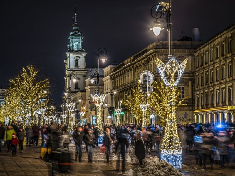 Warszawa. Świąteczna iluminacja na Trakcie Królewskim