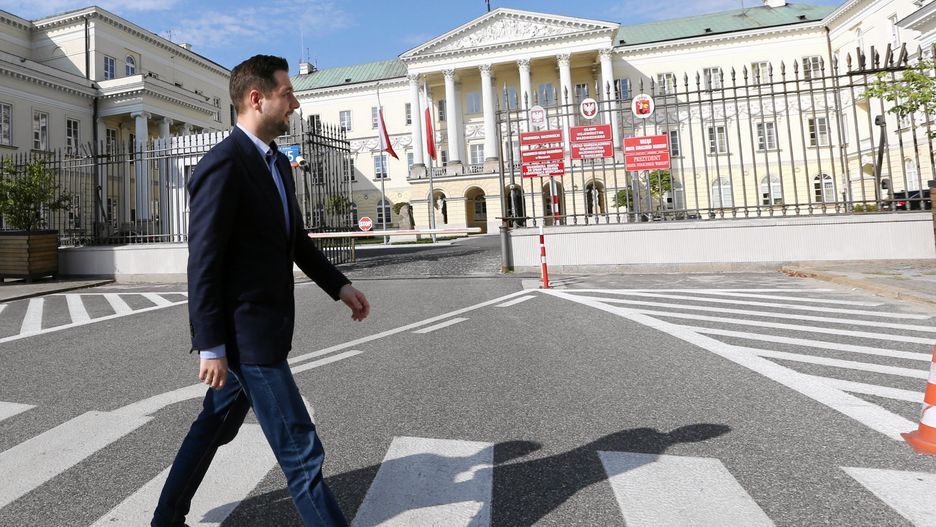 Wynik najnowszego badania preferencji wyborczych daje Patrykowi Jakiemu przewagę nad najgroźniejszym konkurentem