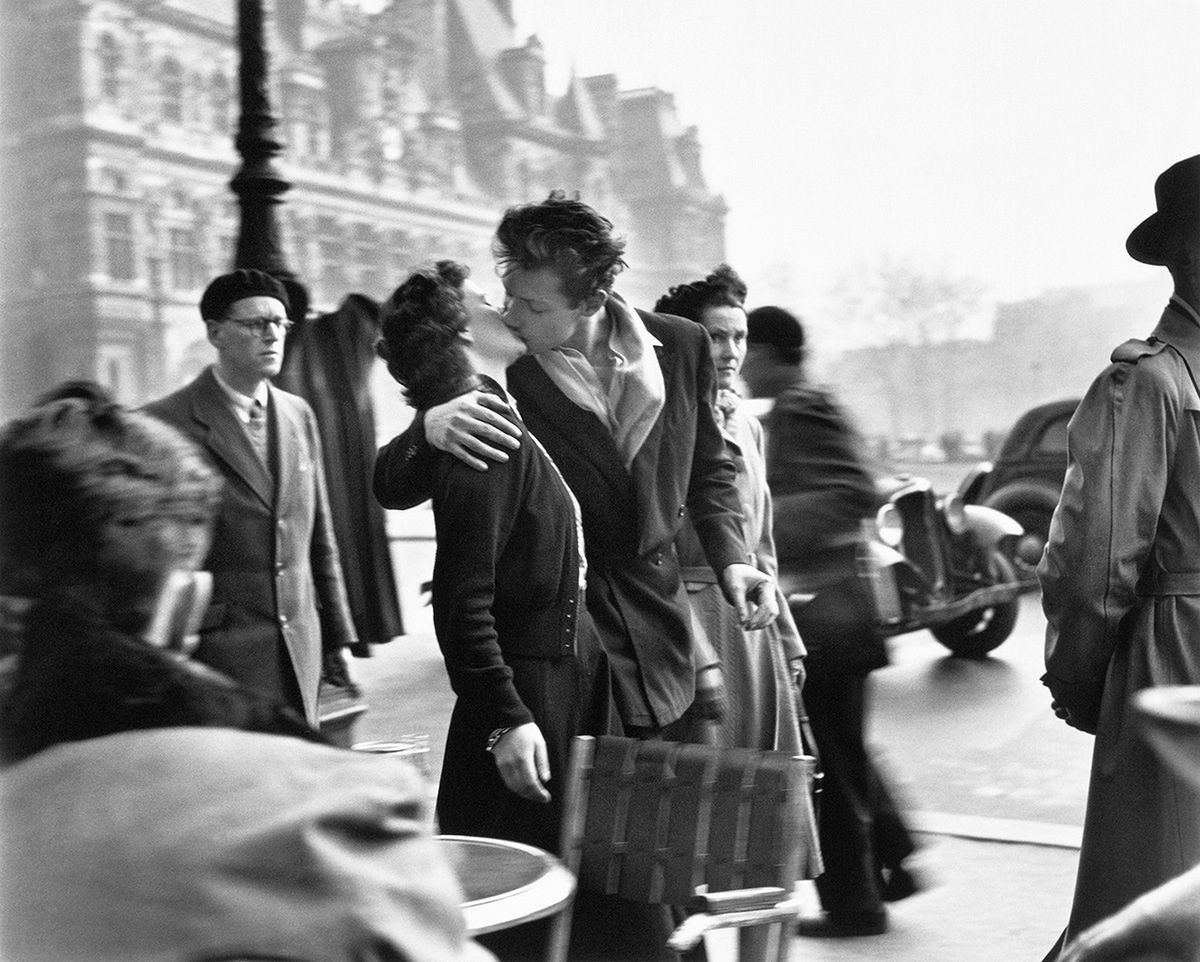 Dlaczego zdjęcie Roberta Doisneau trafiło do klasyki fotografii ulicznej? Przekonacie się na wystawie 3